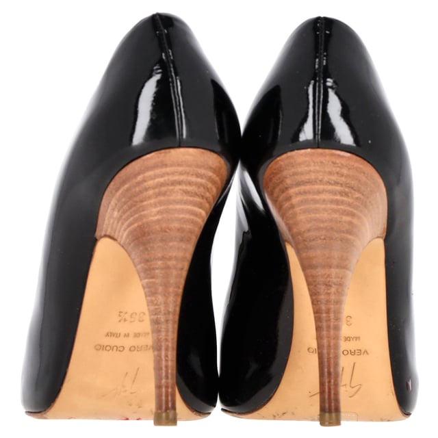 VINTAGE, RRP AS NEW
Elevate your look with the timeless elegance of the Giuseppe Zanotti Pumps in Black Patent Leather. These classic pumps feature round toes and sleek black patent leather, exuding sophistication and versatility. Complete with wood heels, these shoes offer both style and comfort, making them a sophisticated choice for any occasion.



with Dust bag

Giuseppe Zanotti Pumps in Black Patent Leather
Condition: good
Signs of wear: Minor markings, Lightly used but very well maintained. Minor mark at soles & creasing, light scuffing at the soles and heels.
Packaging: Dust bag
Color: black
Material: Leather | patent leather
Size: EU35.5
Measurements: Heel height: 120; Insole length: 280
SKU: NAPPUGBSH376188W