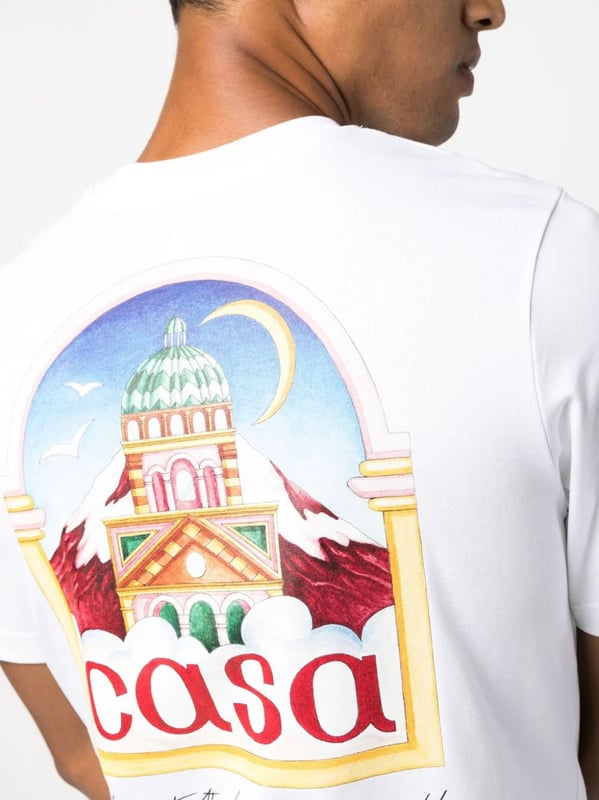 Showing the brand's focus on vibrant colours and details, the Vue De L'Arche short-sleeve T-shirt from Casablanca is decorated with a coloured graphic logo at the chest and back. Crafted from organic cotton, it features a straight cut in white.