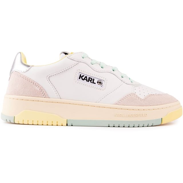Diese Damen Karl Lagerfeld Krew Lace-up-Trainer geben Ihrem Outfit einen Retro-inspirierten Designer-Edge. Die Mode-Sneakers haben die Karl-Logo auf der Seite, bunte Akzente, eine klobige Gummisohle und eine gepolsterte Silber Ferse Kissen mit Branding.