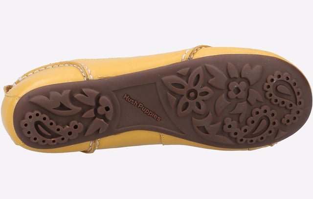 Fügen Sie in dieser Saison einen Farbtupfer zu Ihrem Sommeroutfit mit unseren Janessa Ballerinas hinzu. Hergestellt aus echtem Leder und einer bequemen Polstersohle, perfekt abgerundet mit Nähdetails für einen trendigen Look.
