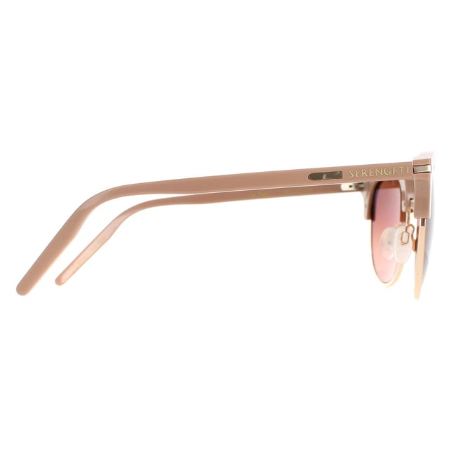 Serengeti Semi Rimless Womens Shiny Rose Gold Polarized Drivers Gradient Brown Lela Lela ist ein stilvoller, halbrandloser Stil aus leichtem Acetat und Metall. Nasenpads aus Silikon und ein doppelter Steg sorgen für ganztägigen Tragekomfort. Die Spectral Control- und Photochromic-Technologie passt sich dem Licht perfekt an und filtert es, während das Serengeti-Logo an den Bügeln für Markenauthentizität sorgt.