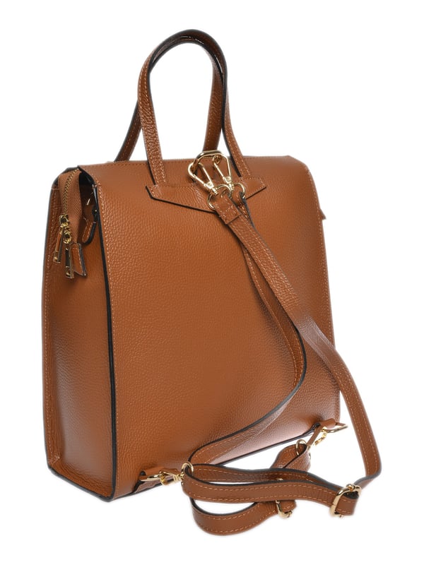 Mochila  
100% cuero de vaca  
Cierre superior con cremallera  
Bolsillo frontal  
Dimensiones: 30x26x10 cm  
Asa: 30 cm  
Correa de hombro: 2x80 cm