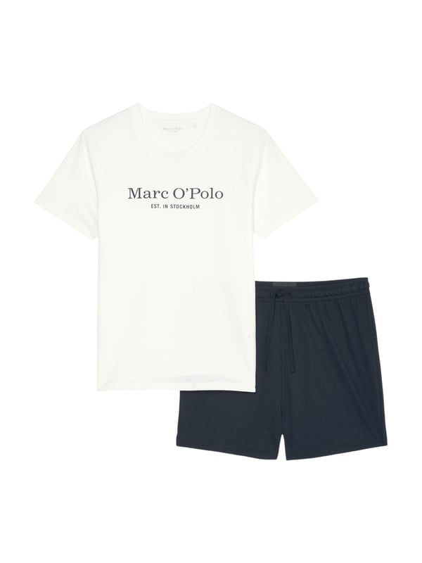 Deze tweedelige pyjama voor heren biedt perfect comfort voor ontspannen nachten. De top heeft een ronde halslijn en verlaagde schouders voor een losse en comfortabele pasvorm. De rechte zoom en logoprint op de voorkant geven de pyjama een moderne look. De shorts hebben een elastische tailleband en een trekkoord in de tailleband voor een optimale pasvorm. Deze pyjama is gemaakt van zacht, ademend materiaal en is zeer comfortabel om te dragen. Deze pyjama is ideaal voor warme zomeravonden of gezellige uurtjes thuis en is de perfecte keuze voor stijlbewuste mannen.