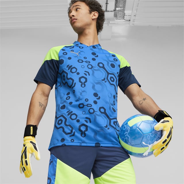 PRODUCT STORY: The new ULTRA ULTIMATE HYBRID goalkeeper gloves are designed to meet every need of the modern keeper. Featuring a lightweight fabric and in using the exclusive GRDXKN print technology, the glove is extremely lightweight and flexible. With the newly designed backhand, each section has a specific treatment to improve the performance of grip, cushioning and ball control, no matter the conditions. DETAILS: 4mm Superior grip latex palm made of renewable raw materials provides fantastic grip in both wet and dry conditions; Gunn/Negative-mixed palm cut provides additional grip and improved fit; Weight-reduced body material allows perfect agility and enhance breathability; Printed backhand using the exclusive GRDXKN print technology provides grip and additional support when punching the ball; Thumb wrap increased latex to ball contact; Elasticated wrist with full length latex strap provides wrist support and a secure closure.