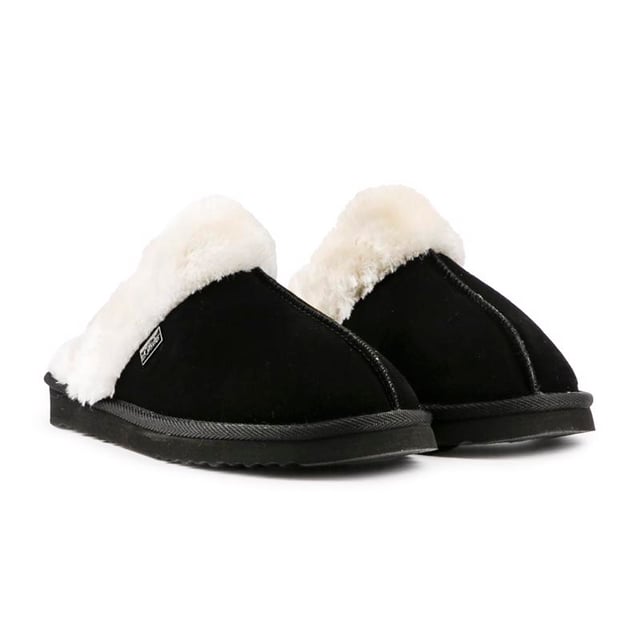 Give Your Feet A Well-deserved Cuddle In The Cold, With These Black S.oliver Ankle Booties. Whether You Are Lounging Around Or Going On A Shopping Trip, These Women's Ankle Boots Have A Pretty Button Embellishment And Give You A Luxurious Feel And A Stylish Lodge Look. The Soft, Warm Faux Fur Lining Ensures Maximum, Cosy Comfort And The Flatform Sole With Wedge Notch Provides Good Support.