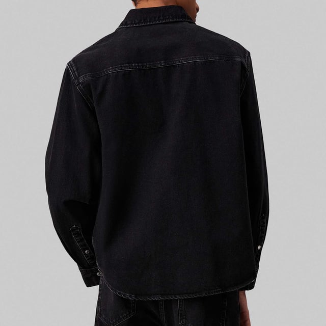 Mens Calvin Klein Regular-Fit Linear Denim Shirt in denim.- Pointed collar.- Branded metal snap buttons.- Patch chest pockets.- Barrel cuffs  curved hem.- Calvin Klein logo patch on the chest pocket.- Mid-weight cotton denim.- Regular fit.- Ref: J30J3268351BY