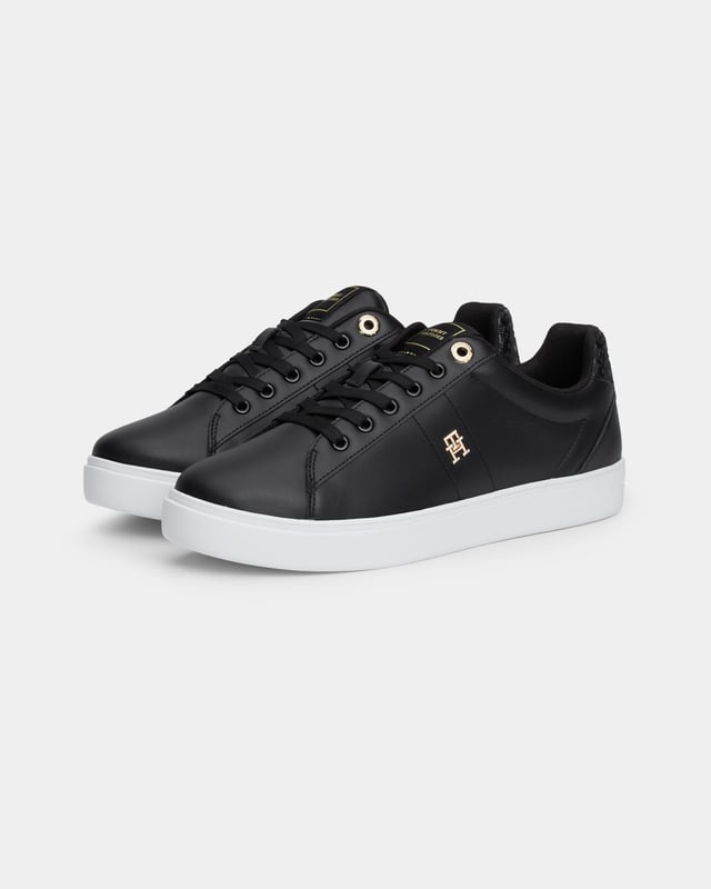 Athleisure style gets an elevated twist with these leather trainers, sporting contrast heels with embossed TH monogram detailing.
 
Highlights
• Leather upper
• Polyester lining
• Polyurethane and thermoplastic rubber removable insock
• Rubber outsole
• Repeat TH monogram embossed panel on heel
• TH monogram plaque on side
• Tommy Hilfiger branding
 
Shape & fit
• Low-top
• Lace-up
• Round toe
 
Composition & care
• 100% leather
 
FW0FW07999