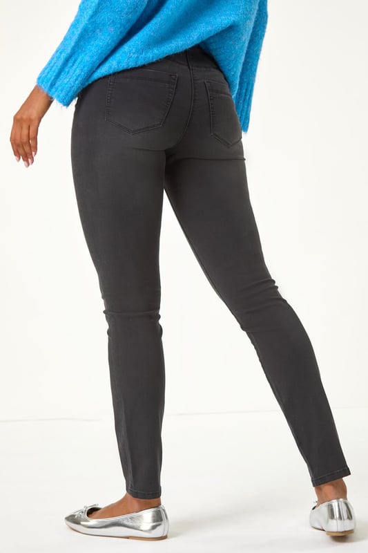 Trim Detail Jegging from Roman. Revamp your Autumn/Winter wardrobe with these embellished trim detail jeggings. These pull-on jeggings in a stretch denim fabric are designed with hotfix and stud details for a touch of sparkle and style. The unique embellishments elevate these jeggings from basic to fabulous. Perfect for a casual yet chic look, pair them with your favourite knitwear and trainers for a trendy and comfortable outfit!