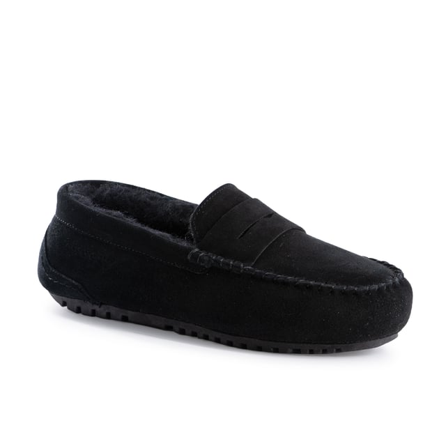 Cosy moccasin you will never want to take off your feet. The on trend loafer with the penny bar. Plush premium Australian sheepskin lining. Leather suede upper - Water Resistance. Full Australian sheepskin insole. Fine craftsmanship. Rubber sole for extra grip. Relaxed elegance at its best. 
We recommend buying one size up for this style.