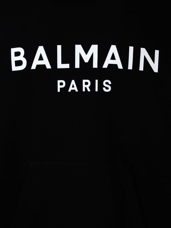 Update your casual staples with the Printed Logo Hoodie from the incomparable Balmain. Expertly crafted in sumptuous fleece and featuring ribbed trims for your comfort, this hooded sweatshirt for men is perfect for lazy days at home, days in the city or for unpredictable weather.
