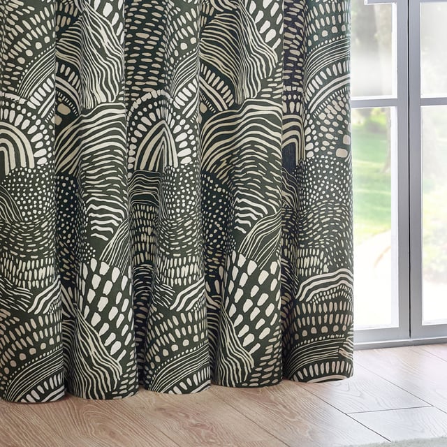 Blending modern neutrals with nature-inspired tones to create an inspiring collection of prints that stand the test of time. Create impact with simple but stylish prints. Nola is a new modern classic. Featuring a unique geometric design inspired by minimalist and abstract art, these printed eyelet curtains are woven using 100% cotton half-panama fabrics and are complete with room-darkening qualities, making them suitable for every type of home.