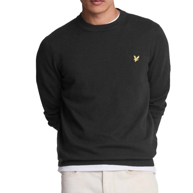 Lyle & Scott zwarte trui, 100% katoen, kleine merkbadge op de linkerborst, gemaakt in Bangladesh, zwarte trui met ronde hals