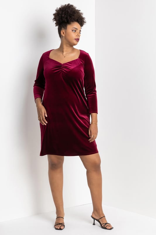 Curve Sweetheart Neck Velvet Dress from Roman. Elegant and always on-trend, opt for this Roman Curve velvet sweetheart neckline dress at your next party function. Fitted to contour the figure and finished with ruching at the bust, this beautiful dress boasts an elegant sweetheart neckline and long sleeves, made to perfection for this party season. Team with a sparkling clutch and your favourite pair of heels for a night to remember.