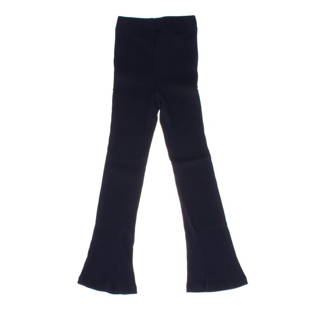 Leggings acampanados para niña confeccionados en un suave tejido de canalé, diseñados para combinar comodidad y estilo moderno. 

Estos leggings se ajustan de manera ceñida en la parte superior y se amplían desde las rodillas, creando un elegante efecto acampanado. 

El tejido elástico garantiza libertad de movimiento, mientras que la cintura elástica proporciona un ajuste cómodo y seguro. 

Ideales para un look casual o para combinar con atuendos más formales, estos leggings son una opción versátil y moderna para cualquier ocasión.
 Composición: 94% Algodón, 6% Elastano
 Cuidados:
- Lavar a máquina con agua fría.
- Utilizar colores similares en el lavado.
- Evitar el uso de blanqueadores.
- Secar a baja temperatura en secadora.
- No planchar.
- No lavar en seco.