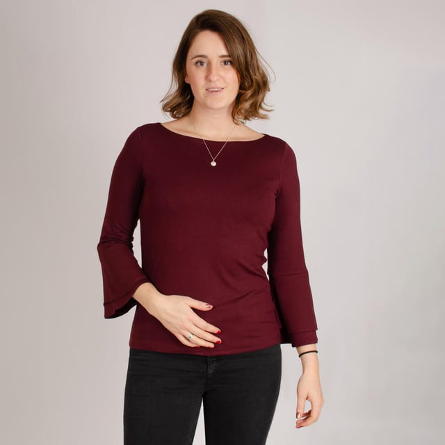 Stretch Cotton Fabric 
93% Cotton, 7% Elastane 
23" Shoulder to Hem 
Long Sleeve 
Sizing: Generous  
Fit: Relaxed