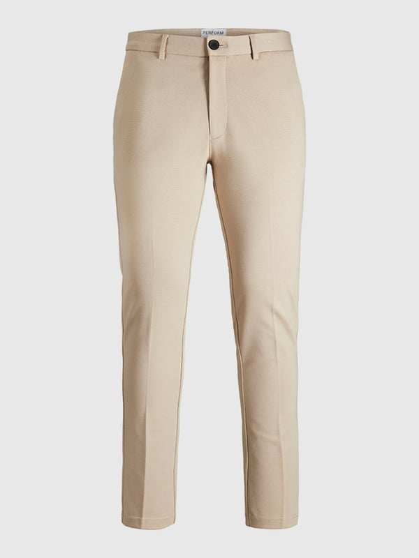 Performance Broeken van TeeShoppen
De originele Performance Broeken™ zijn broeken met een stijlvolle uitstraling en uitstekende functionaliteit, zodat je de hele dag door kunt genieten van uitstekend comfort. Het khaki model past goed in elke garderobe en bij elke outfit. De broeken helpen je dus om een look te creëren die zowel stijlvol als comfortabel is. Als je hoge eisen stelt aan de functionaliteit en kwaliteit van je kleding, dan ben je bij de Perform Collection van TeeShoppen aan het juiste adres. We hebben deze collectie ontwikkeld om de beste kleding voor jou te maken, gebruikmakend van materialen die zacht, comfortabel en rekbaar zijn, zodat je ze de hele dag kunt dragen. Hier zie je broeken in de kleur khaki. De broeken hebben een slim fit. Het model is ook verkrijgbaar in Regular fit. Heb je een top nodig die bij de broeken past? Kijk hier.

Welke maat hebben de broeken?
Broeken kunnen worden geselecteerd in 14 verschillende maten. Zie en kies de maat onder "maat". De maten zijn aangepast voor kinderen.

Over TeeShoppen
Bij TeeShoppen zijn we trots om onze eigen producten aan te bieden. Ons assortiment omvat basis modekleding die we zelf willen dragen. En we doen geen concessies aan kwaliteit en design. Onze kleding is ontworpen om te werken voor verschillende gelegenheden, terwijl ze gemaakt zijn van kwaliteitsmaterialen die ervoor zorgen dat ze comfortabel zijn om te dragen. Wil je een tijdloze leverancier van mode voor zowel mannen als vrouwen? Dan ben je hier aan het juiste adres.