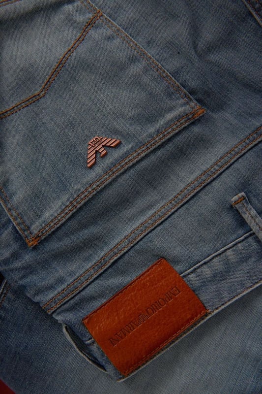 Emporio Armani 3Z1J061D10Z-0942-38 Versatile and timeless, these light-washed jeans are a staple piece that will never go out of style. Slim fit.