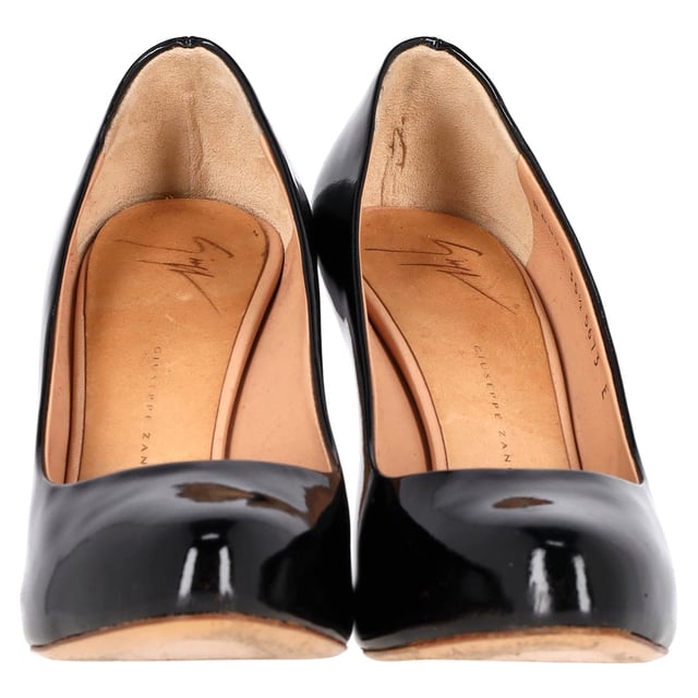 VINTAGE, RRP AS NEW
Elevate your look with the timeless elegance of the Giuseppe Zanotti Pumps in Black Patent Leather. These classic pumps feature round toes and sleek black patent leather, exuding sophistication and versatility. Complete with wood heels, these shoes offer both style and comfort, making them a sophisticated choice for any occasion.



with Dust bag

Giuseppe Zanotti Pumps in Black Patent Leather
Condition: good
Signs of wear: Minor markings, Lightly used but very well maintained. Minor mark at soles & creasing, light scuffing at the soles and heels.
Packaging: Dust bag
Color: black
Material: Leather | patent leather
Size: EU35.5
Measurements: Heel height: 120; Insole length: 280
SKU: NAPPUGBSH376188W