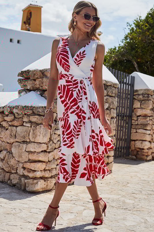 Introducing the one-piece wonder you'll be wearing all summer
Nothing flatters like a wrap dress
It's bra friendly
Dreamy tiered midi hem
Splashed with a mood-boosting palm print
Take it from day to night by switching sandals for heels
