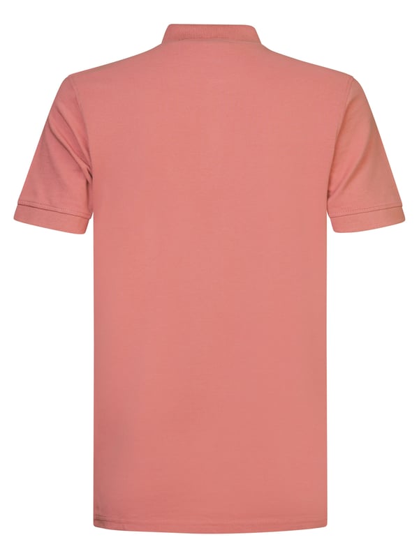 Unifarbenes Poloshirt mit offenem Kragen und Knopfleiste. Das Poloshirt ist mit einem im Brustbereich applizierten, dezenten Logo-Emblem ausgeführt. Hergestellt aus 100 % Baumwolle. Du schwankst zwischen zwei Größen? Nimm die größere Größe! Unifarbenes, klassisches PoloshirtOffener KragenKnopfverschlussDezentes Logo-Emblem100 % Baumwolle