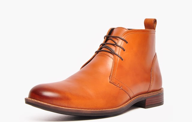 The Farleton leather chukka boot from Catesby England features an extremely cushioned inner sole and are crafted from a high-quality leather upper, effortlessly taking you from day to night with an all-round design that is perfect for formal or casual wear. Featuring a smooth finish, accompanied by a slim durable outsole, making these vintage chukka boots a perfect addition to any footwear collection. 
 - Premium leather upper 
 - Lace up fastening 
 - Comfort insole 
 - Soft leather / textile inner 
 - Durable rubber outsole 
 - Catesby England branding throughout