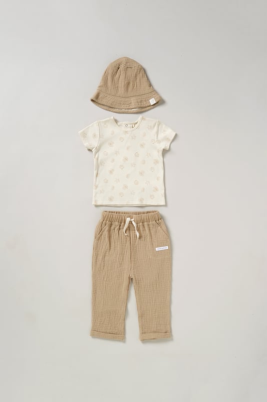 Dive into adventure with this charming Under the Sea themed set from Homegrown. Featuring a playful t-shirt adorned with an enchanting undersea print, paired with woven trousers boasting a trendy tie waist for a perfect fit. Complete the look with reversible bucket hat, offering two stylish options - one side with the matching undersea print and the other plain for versatility. Crafted with care and comfort in mind, this set ensures your little one is ready for seaside fun and exploration!