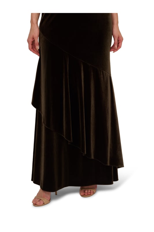 Elegant details elevate this velvet mermaid gown for the season. This formal dress features a sleeveless bodice, v-neckline, is fitted through the body, and contrasted by a mermaid skirt with a ruffled hem. Designed with a soft yet shining velvet fabric, this mermaid gown is elevated by a cowl back with a zipper closure at the centre back. Styled with nude high heels and a beaded clutch, this sleeveless velvet gown