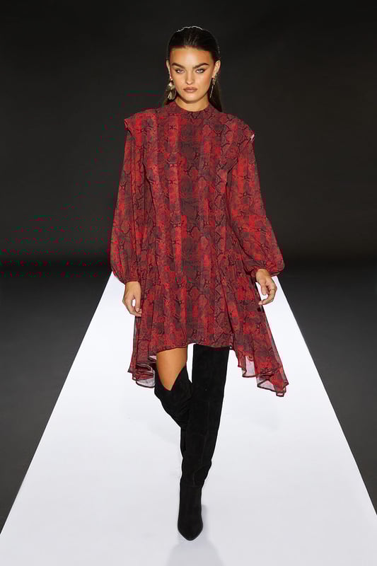 Luxurious suede over-the-knee boots
        Sleek pointed toe design
        Striking conical heel between 7 and 9cm
        Versatile day-to-night style
        Smooth, form-fitting silhouette
    
    Step into sophistication with these stunning over-the-knee boots from RUNWAY 1.8.1.8. The sumptuous suede texture and sleek silhouette create a look that's both elegant and edgy. Perfect for transitioning from day to night, these boots offer versatility in spades. Pair them with a flowing maxi dress for a romantic evening ensemble, or style with skinny jeans and an oversized jumper for a chic daytime look. The conical heel adds just the right amount of height without sacrificing comfort, making these boots ideal for long days at the office or nights out on the town. Whether you're dressing up or down, these boots will add a touch of glamour to any outfit, ensuring you stand out from the crowd with effortless style.