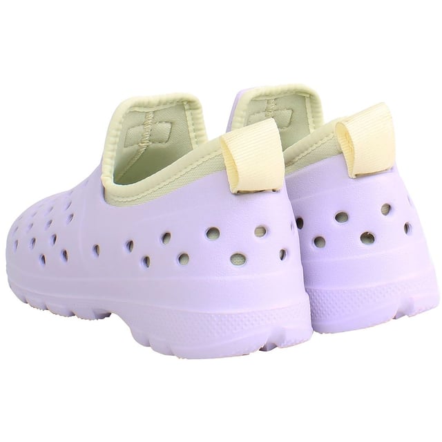 Maak kennis met de Hunter Water Kids Purple Shoes, een perfecte mix van functionaliteit, stijl en levendige kleuren voor jonge ontdekkingsreizigers. Deze schoenen zijn ontworpen om natte omstandigheden te weerstaan terwijl ze kleine voetjes comfortabel houden, en zijn ideaal voor verschillende buitenactiviteiten. Hier zijn de belangrijkste kenmerken:

 Waterbestendig ontwerp:  Deze schoenen zijn gemaakt van waterbestendige materialen en bieden bescherming tegen lichte regen en vochtige omstandigheden, zodat je kind droog blijft tijdens buitenavonturen.

 Comfortabele pasvorm:  Deze schoenen zijn ontworpen met het comfort van kleine voetjes in gedachten en hebben een goede en ondersteunende pasvorm. Het lichtgewicht ontwerp bevordert het bewegingsgemak tijdens het spelen.

 Duurzame constructie:  Gebouwd met Hunter's toewijding aan kwaliteit, zijn deze schoenen duurzaam genoeg om de actieve levensstijl van jonge ontdekkingsreizigers aan te kunnen. Ze zijn bestand tegen de ontberingen van het buitenspelen.

 Gemakkelijk aan en uit: Uitgerust met handige sluitsystemen, zoals klittenband of elastische veters, zijn deze schoenen gemakkelijk door kinderen zelfstandig aan en uit te trekken.

 Veelzijdige stijl:  Of het nu een dagje naar de speeltuin is of een familie-uitje, deze paarse schoenen voegen een vleugje kleur toe aan de outfit van je kind, waardoor ze geschikt zijn voor verschillende gelegenheden.

 Grippy buitenzool:  De stevige buitenzool biedt betrouwbare tractie en zorgt voor stabiliteit op verschillende ondergronden. Deze eigenschap is vooral handig voor actief buitenspelen.

Houd er rekening mee dat de gegeven details een algemene beschrijving zijn gebaseerd op algemene kenmerken van waterbestendige kinderschoenen en dat de werkelijke productdetails kunnen afwijken. Voor nauwkeurige informatie is het aanbevolen om de specifieke productdetails op de officiële Hunter website te bekijken of contact op te nemen met de Hunter klantenservice.