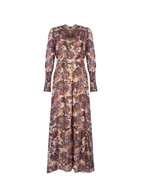 Un corte ajustado que resalta perfectamente la silueta, hace que cada mujer se sienta segura y elegante, sin importar la ocasión.

La longitud maxi es un clásico que nunca pasa de moda, ofreciendo elegancia y comodidad en uno, ideal tanto para el uso diario como para eventos más formales.

El escote en V añade una sutil sensualidad, alargando visualmente el cuello y destacando el escote, lo que hace este vestido extremadamente femenino.

Cortado en la cintura, lo que no solo destaca la cintura, sino que también añade ligereza y gracia a toda la figura, creando una línea armoniosa y equilibrada.

Con manga larga, lo que hace que el vestido sea ideal para días más fríos, proporcionando al mismo tiempo un aspecto elegante y sofisticado.

La falda acampanada añade dinamismo y movimiento al vestido, haciendo que cada mujer se sienta como una verdadera dama.

En la nuca, un detalle de marca, un elemento sutil que añade prestigio y unicidad al vestido, resaltando su carácter exclusivo.

Confeccionado con tela de alta calidad, que garantiza no solo comodidad al usar, sino también durabilidad y elegancia durante mucho tiempo.