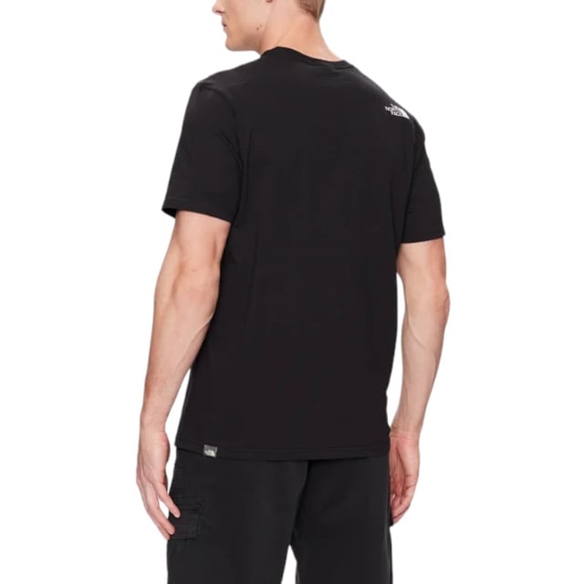 The North Face logo takes centre stage on this classic t-shirt. Whether you're hitting the trail on a sunny day or exploring the city, our pure cotton T-Shirt is a comfortable and stylish choice for all your summer adventures.