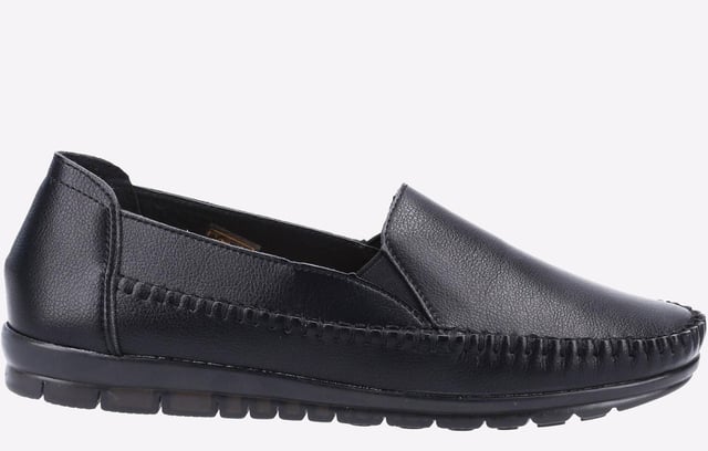 A simple yet versatile espadrille inspired loafer. A comfortable slip-on style with twin gussets and lightweight flexible EVA sole.
Smooth leather upper
Slip on casual shoe with twin elastic gussets.
Lightweight EVA sole