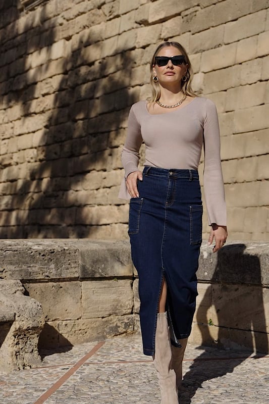 REASONS TO BUY:

Style points guaranteed
Crafted from our signature soft stretch denim
Trending cargo pockets
Denim midis are having a moment
Front split for added sexiness
Just add a knit and knee-highs