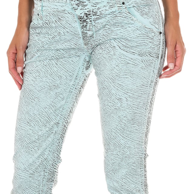 Long pants. 
 Color Green-animal print 
 Belt loops. 
 Button and zip closure on the front. 
 Two pockets on the front. 
 Two fake pockets on the back. 
 Narrow cut hem. 
 Matching seams. 

 Composition: 
 - 98% Cotton - 2% Elastane. 

 Washing instructions: 
 - Wash maximum at 40ºC. 
 - Iron at medium temperature. max. 110ºC. 
 - Lets you use a dryer. 
 - Do not use bleach. 
 - Does not support dry cleaning. 

 Composition: 98% Cotton, 2% Elastane
 Care:
- Wash maximum at 40ºC.
 - Iron at medium temperature. max. 110ºC.
 - Allows you to use a dryer.
 - Do not use bleach.
 - Does not support dry cleaning.
