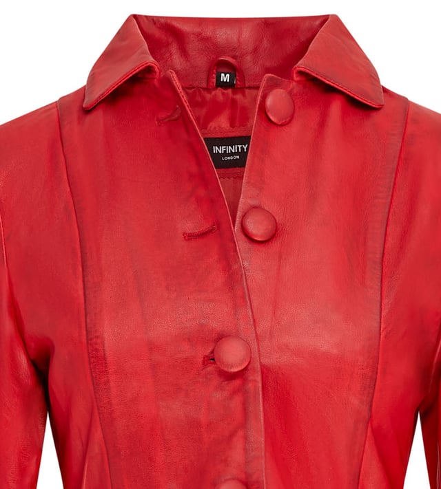 Deze lange jas, geïnspireerd op Victoriaanse en Edwardiaanse stijlen, heeft een strak uitlopend design gemaakt van 100% premium leer. Perfect voor gothic en punk mode, het is een gedurfd statement piece dat vintage charme combineert met een moderne rand. Lange uitlopende jas voor een opvallende look Gemaakt van 100% premium leer voor duurzaamheid en luxe Victoriaanse en Edwardiaanse invloeden met een eigentijdse twist Perfect voor gothic, punk of alternatieve modestijlen