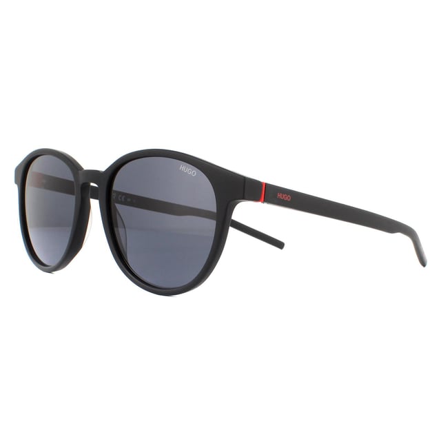 Las gafas de sol Hugo by Hugo Boss HG1127/S 003/IR Negro Mate Gris son un estilo redondo contemporáneo fabricado en plástico hipoalergénico ligero. Las patillas delgadas están sutilmente marcadas con el logotipo de Hugo, al igual que el ángulo de la lente.