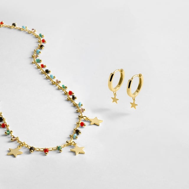 Set de Pulsera y Collar Beos de Plata de Ley 925, cuarzo hidrotermal multicolor con acabado en baño de oro amarillo de 18 quilates. Essential encarna la sencillez refinada, piezas atemporales con líneas suaves y el brillo adicional de las circonitas. Joyas básicas sin pretensiones que son perfectas para el uso diario, pero también pueden funcionar en ocasiones especiales.