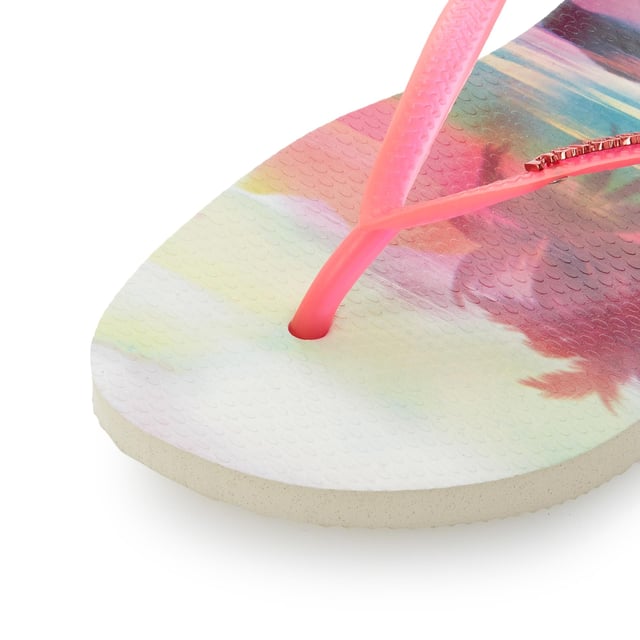 Live out your Rio summer dreams in this scenic jelly flip flop. With airbrush effect sole design and jelly straps with metallic branding. Made in Brazil with non-slip finish, heat and water resistant.