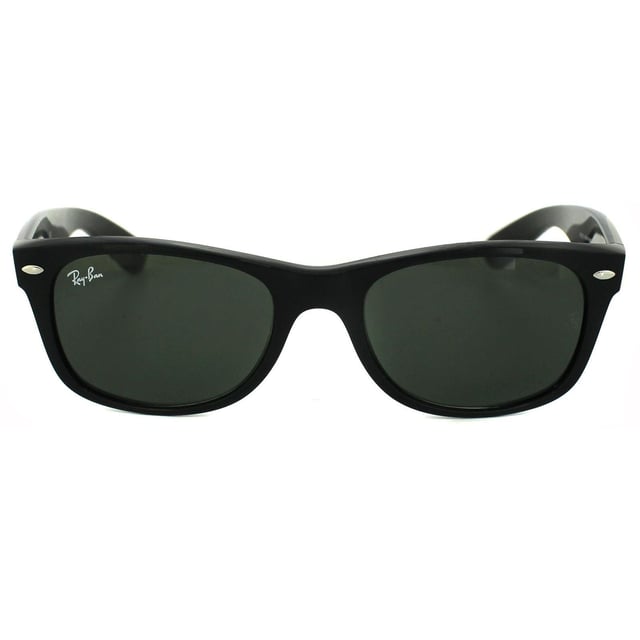 Ray-Ban Sunglasses New Wayfarer 2132 901L Black Green G-15 55mm are an updated and slightly smaller interpretation of the Original Wayfarer. They feature a softer eye shape and sculpted temples that display the iconic Ray-Ban logo. The New Wayfarer 2132 are a versatile and playful choice that are available in countless colourways and the lightweight acetate frame is comfortable and easy to wear. The softer style of the 2132 suit more face shapes and is perfect for somebody that loves the Original Wayfarer design but is looking for a less dramatic look.
