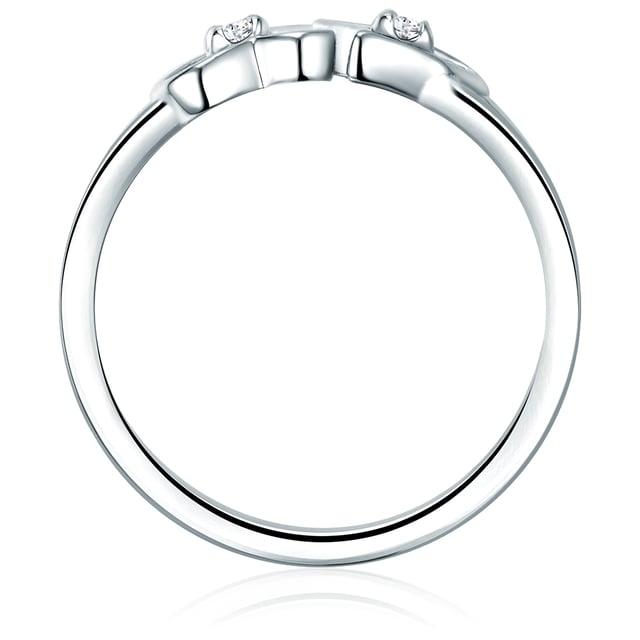 This romantic engagement ring of the Manufaktur Tresor 1934 conquered the heart of her loved ones in no time! The attention to detail makes the ring something very special: the narrow ring rail divides and ends in two hearts that are thrown together, which are crowned by two sparkling zirconia stones in brilliant cut. The cutout look lets the skin of the ring wearer shimmer through and emphasizes the filigree design. The ring made of high -glossly polished 925 sterling silver is protected from starting. An extraordinary ring for an extraordinary day and an exquisite bridal jewelry alternative to expensive diamond rings!