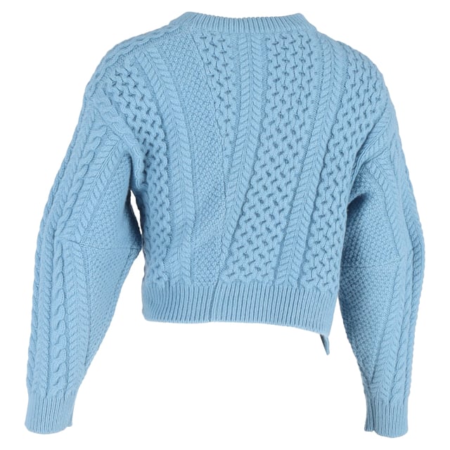 VINTAGE, RRP SOM NY
Stella McCartney Cable Knit Sweater i ljusblå ull är en kombination av komfort och samtida design, tillverkad av mjuk ull i en uppfriskande ljusblå nyans. Den korta längden och de oversized ärmarna ger en avslappnad, lätt chic känsla, medan den ribbade strukturen förstärker dess mysiga, taktila kvalitet. Idealiskt för lager-på-lager eller som en statementsöndag på egen hand, tillför denna tröja en touch av modern lyx till vilken look som helst.

Stella McCartney Cable Knit Sweater i ljusblå ull
Skick: Utmärkt
Tecken på slitage: Ingen detaljhandelsetikett men varumärkesetikett på., Inga synliga tecken på slitage.,
Förpackning: Ingen
Färg: Blå | ljusblå
Material: Ull
Storlek: EU | 36/XS
Mått: Längd: 450; Bröst: 450
SKU: NAPPUGBCL450838W