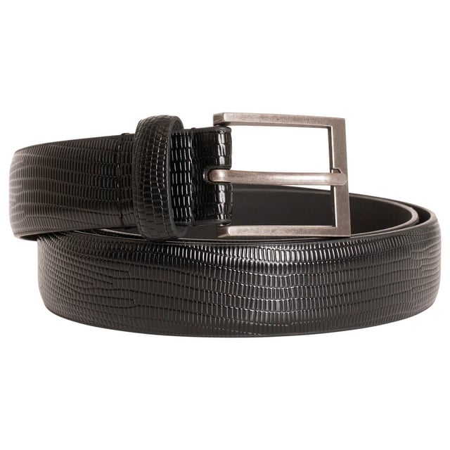 This classic belt is made from faux leather, complete your outfit with this stylish staple.