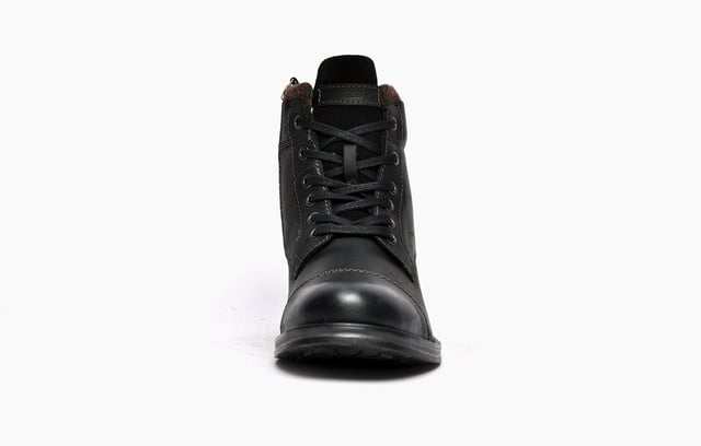 These Catesby England Rockford leather boots are a welcome addition to any modern day mans wardrobe, featuring a traditional eyelet lace fastening system with an additional side zip fastening for added comfort and security.
 Designed to keep you warm during the winter season, these boots feature a textile inner lining, padded ankle collar and a robust treaded sole unit to take on the roughest terrains and harshest environments
 - Premium leather upper
 - Zip fastening for easy on/off wear
 - 6 Eyelets with a traditional lace up secure fastening
 - Padded ankle collar
 - Comfortable textile inner lining
 - Rugged outsole delivers unbeatable grip and wear