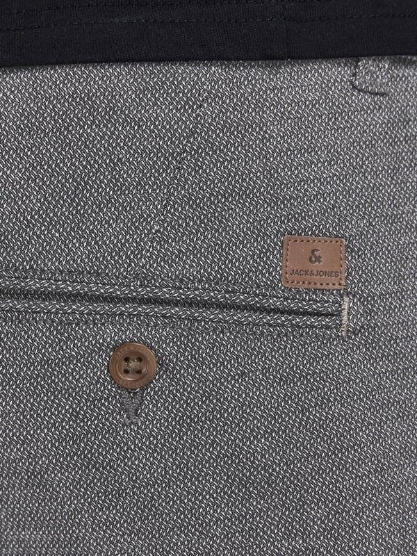 Klassieke chino shorts met riemlussen, paspelzakken op de achterkant en steekzakken in een tijdloze look.