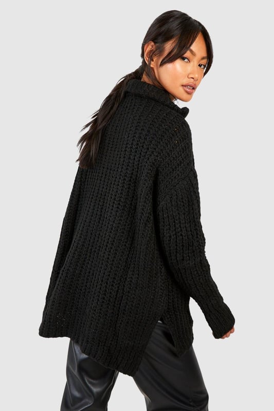 It's the season to feel snug and what better way than with this oversized jumper. Bigger than your usual size which elongates your silhouette, our women's oversized jumpers are cosy and comfortable for your autumn and winter wardrobe. Perfect for whatever plans you've got coming up, make a satin slip dress a little more casual with an oversized rib knit thrown on and banish those winter blues by stepping into a cable knit baggy jumper over leggings and ribbed socks. Warm and cosy is the vibe this season.Style: Oversized JumperNeckline: Roll NeckSleeve Length: Long Sleeve