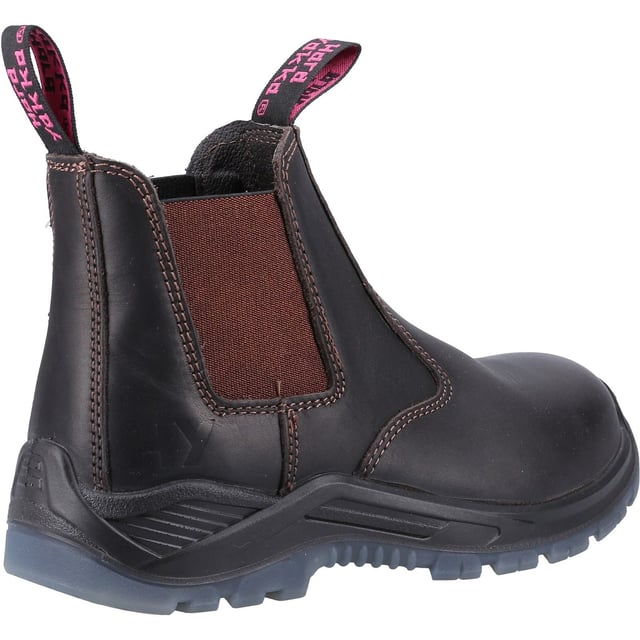 Der Banjo Zwickelstiefel zum Anziehen bietet Stil und Komfort. Er ist mit einem wasserabweisenden Obermaterial aus Vollnarbenleder, einer PU-Zwischensohle und einer recycelten TPU-Laufsohle ausgestattet, die vom Global Recycle Standard (GRS) anerkannt ist.
