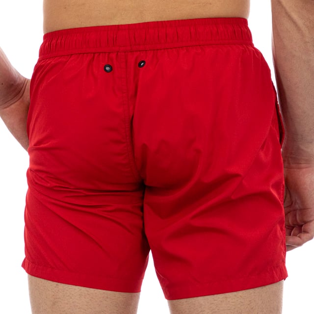 Bermudas con estampado delantero en bajo. Bolsillos laterales. Cinturilla elástica con cordón.