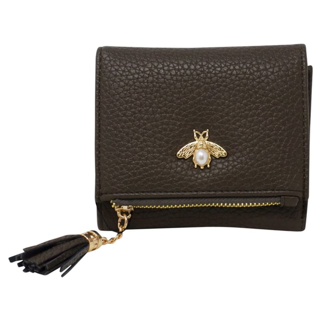 Black Purse with Bee Emblem
Holds 10 Cards, Notes and Zipped Coin Purse 
Delivered in Gift Box
H:9cm W:12cm D: 2cm
Material: PU Leather
SKU: HB328702