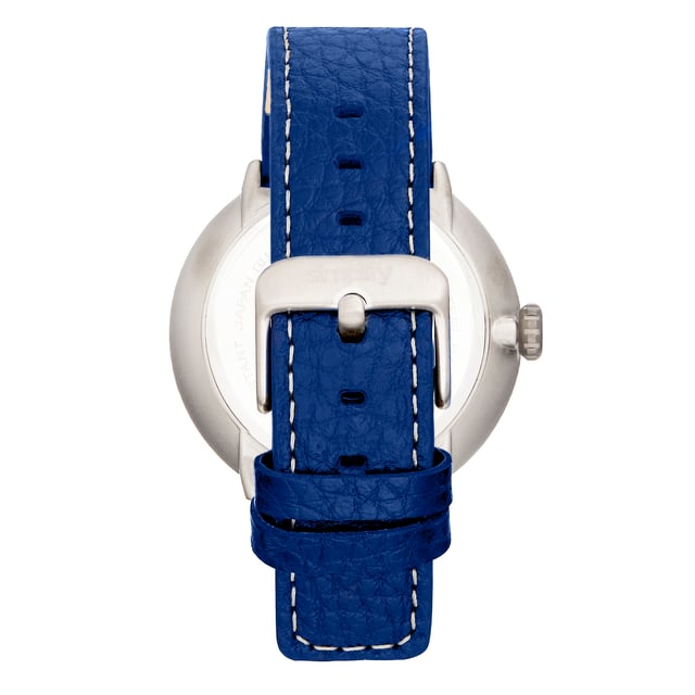 Gepolijste aluminium behuizing; Quartz uurwerk; Niet-verblindend krasbestendig mineraal kristal; Logo-gegraveerde roestvrijstalen achterkant van de behuizing; Echt lederen band; Logo-gegraveerde roestvrijstalen sluiting; Lichtgevende wijzers; Datumweergave; 42 mm kastdiameter; 3ATM waterbestendigheid;