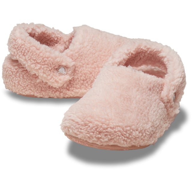 No plans are the best plans for our fuzzy-all-over Classic Cozzzy Slipper. We've transformed our iconic Classic Clog into the perfect staying in shoe for those days when relaxing is all you've got on the agenda.